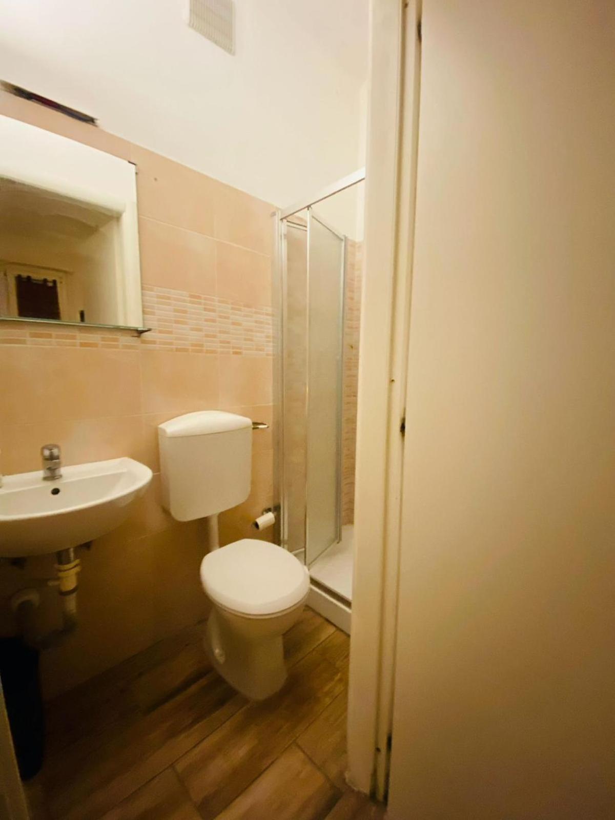Europe Station Rooms Parma Esterno foto