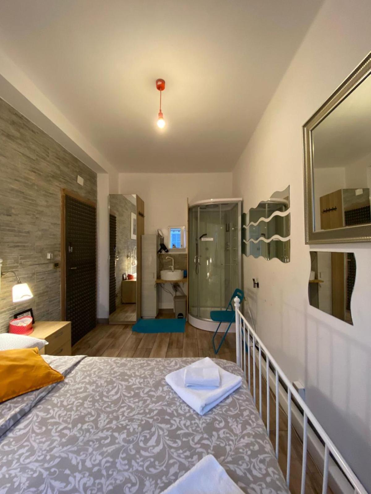 Europe Station Rooms Parma Esterno foto