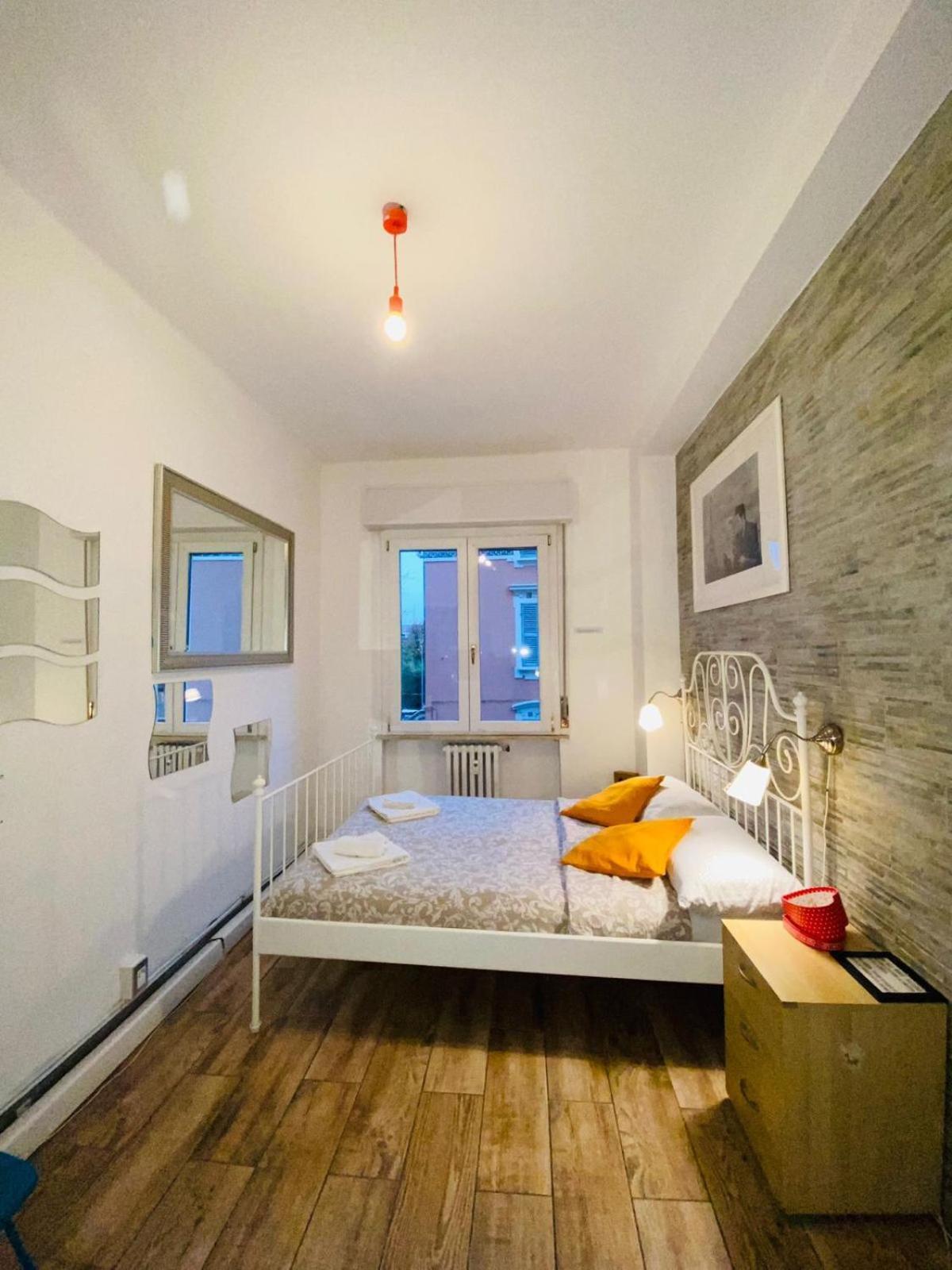 Europe Station Rooms Parma Esterno foto