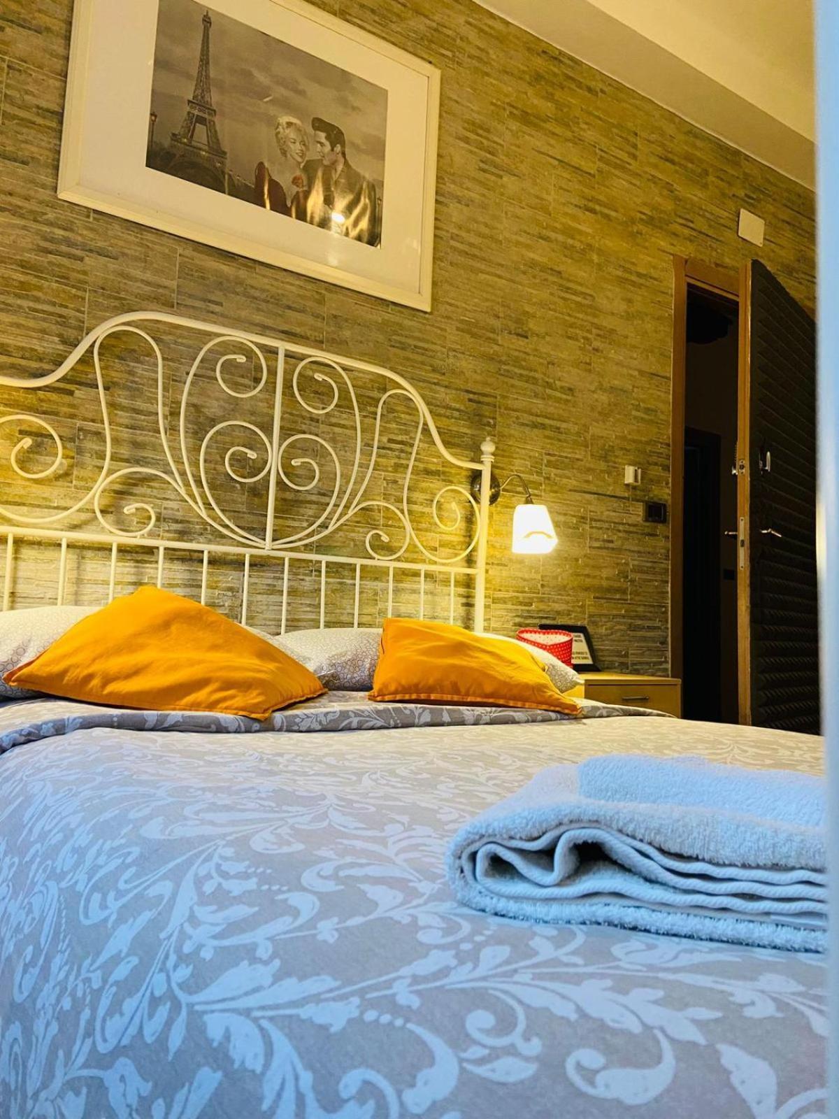 Europe Station Rooms Parma Esterno foto
